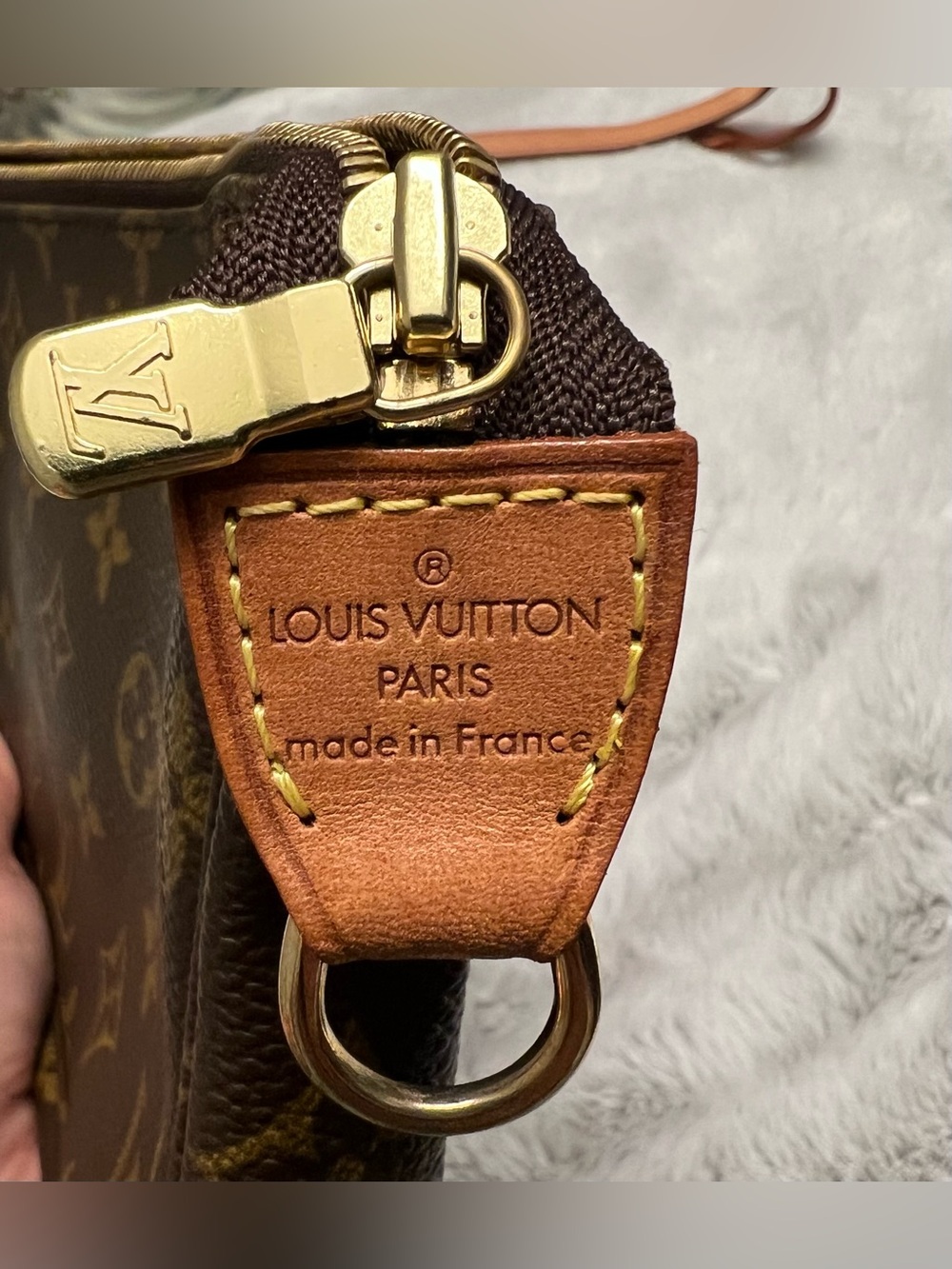 Louis Vuitton Monogram Canvas Pochette - Picture 3 of 9